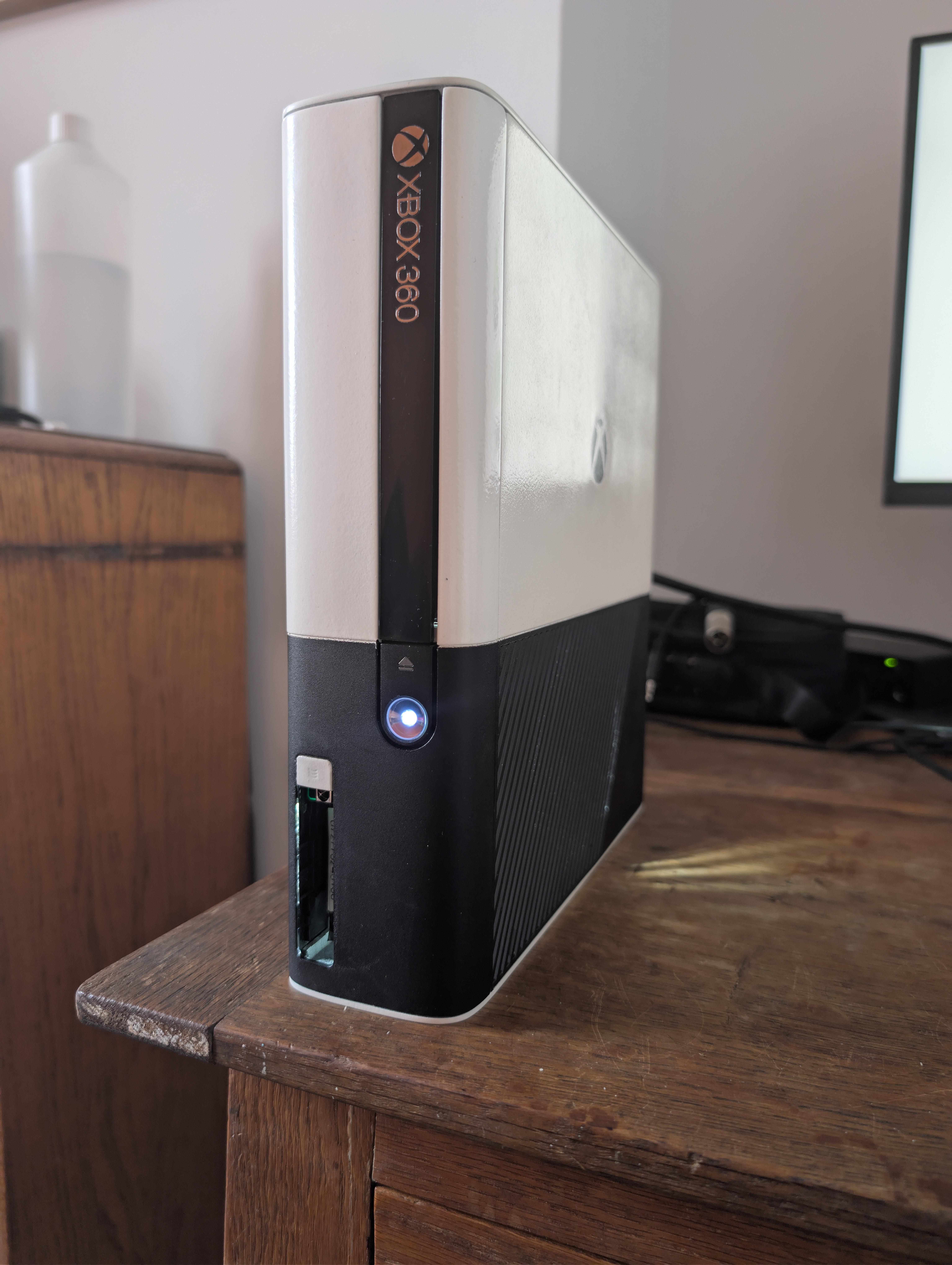 Xbox 360 Slim E (Stingray 16MB)